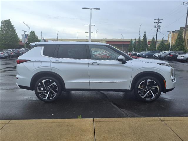 2023 Mitsubishi Outlander SE