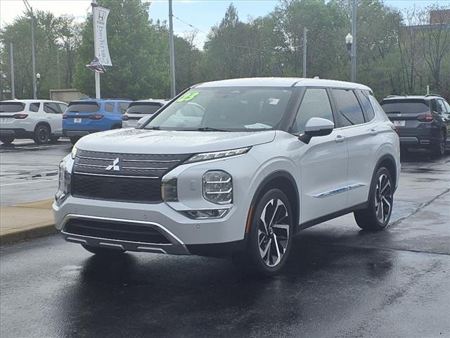2023 Mitsubishi Outlander SE