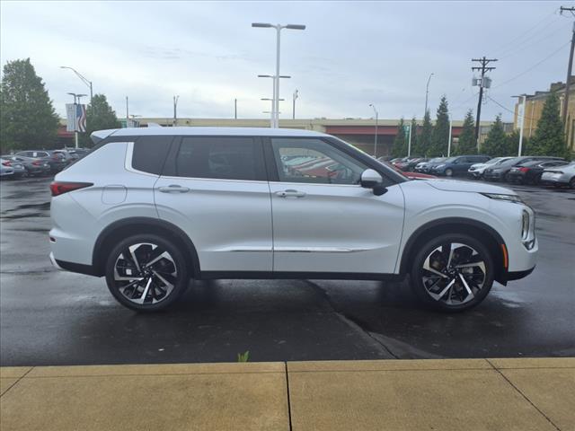 2023 Mitsubishi Outlander SE