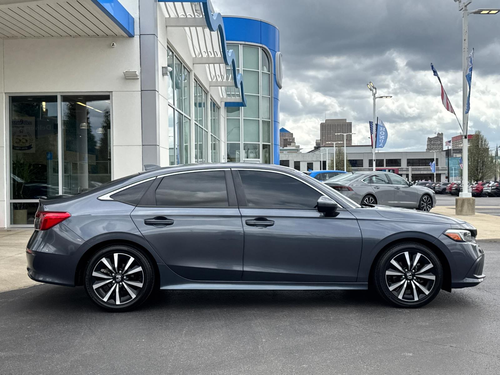 View vehicle photo 2