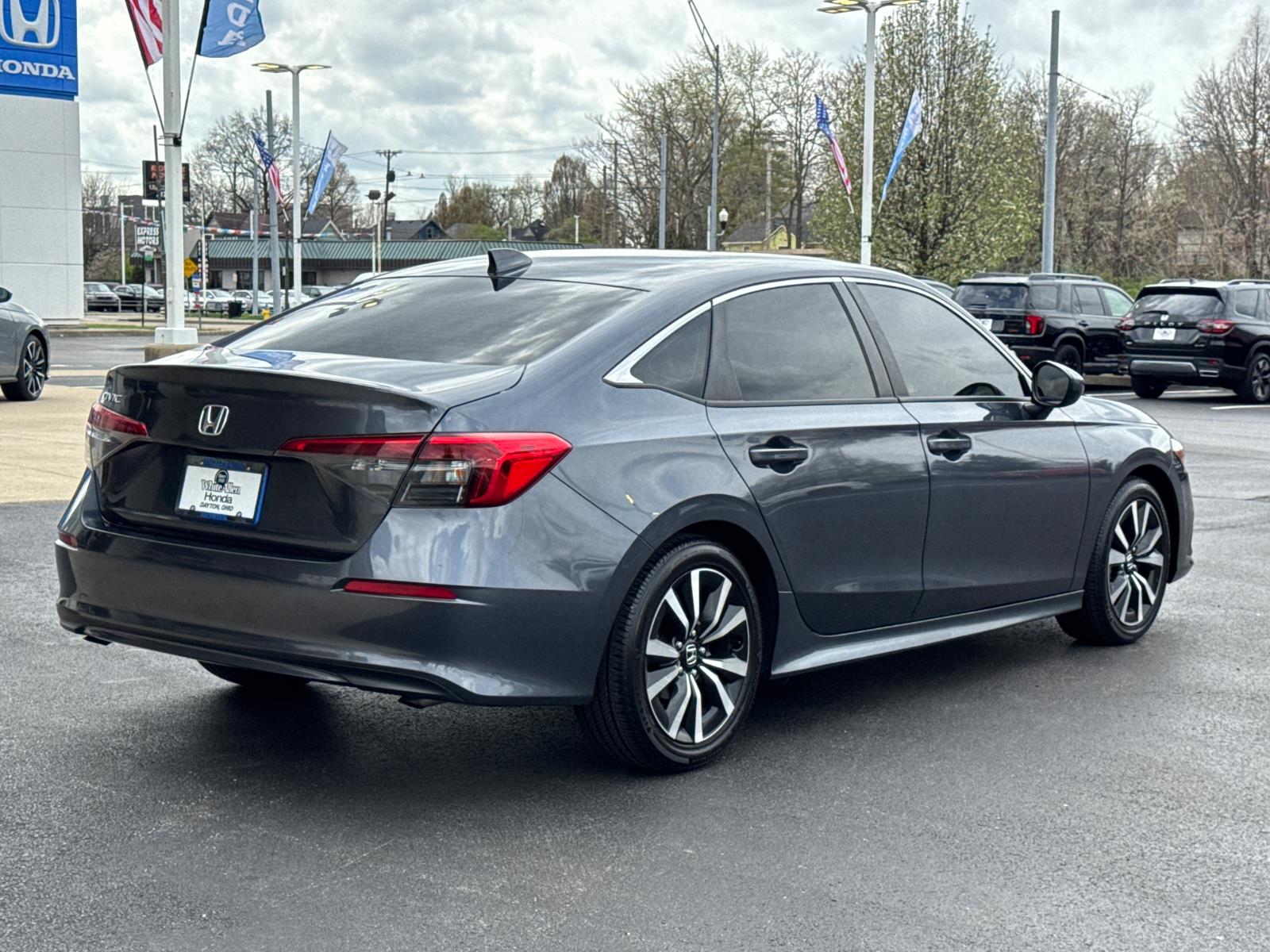 View vehicle photo 3