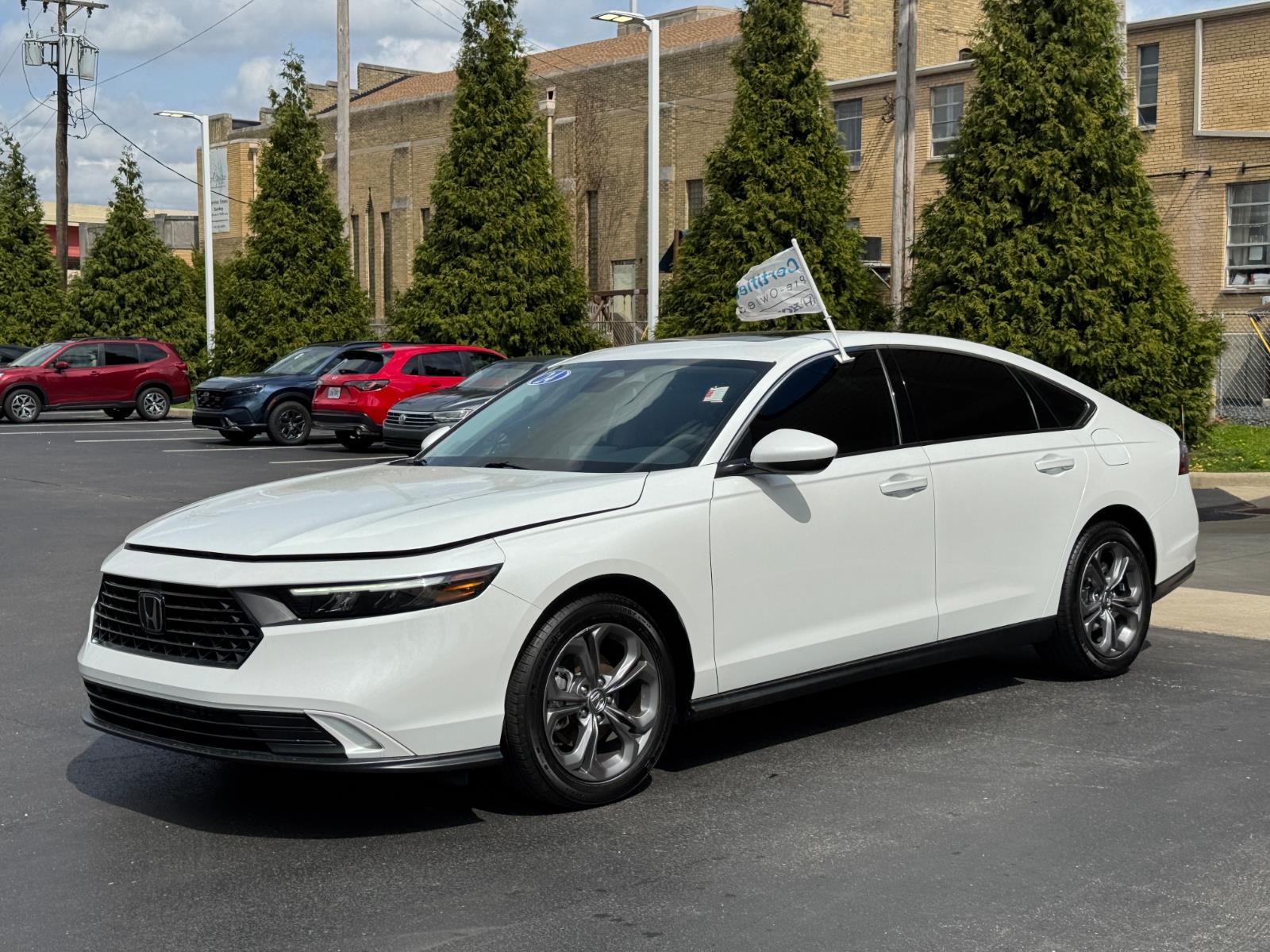 View vehicle photo 7