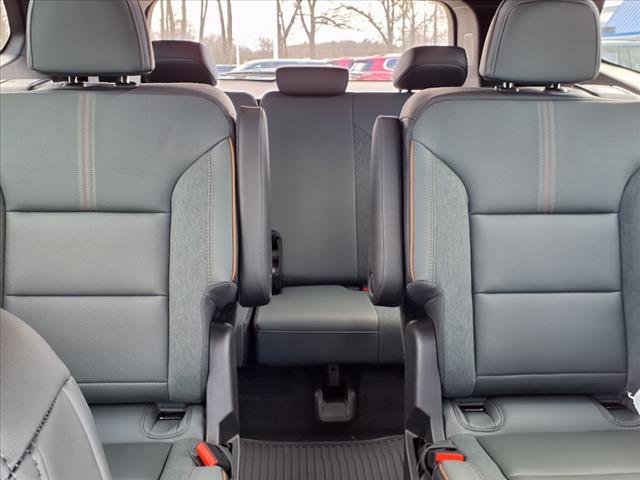 2025 GMC Acadia AT4