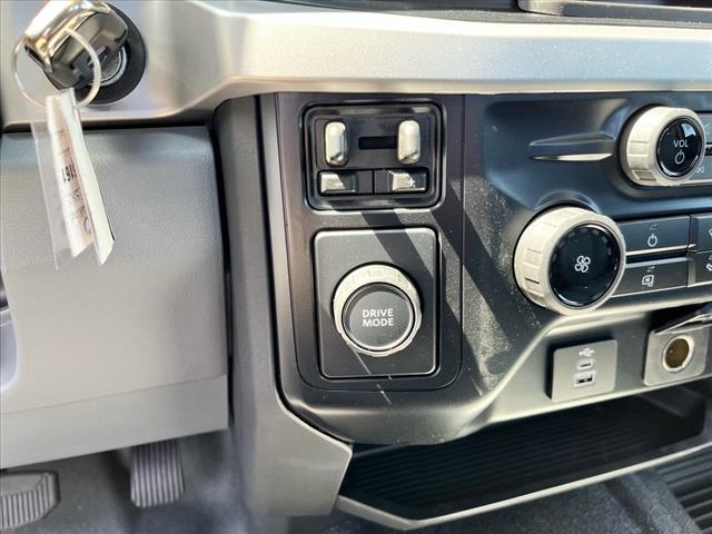 2024 Ford SUPER DUTY F-550 DRW XLT 2WD REG CAB 205  WB 1