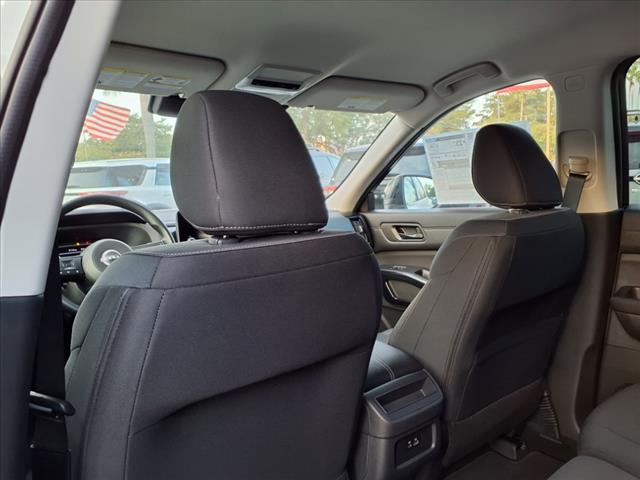 2025 Nissan Pathfinder S