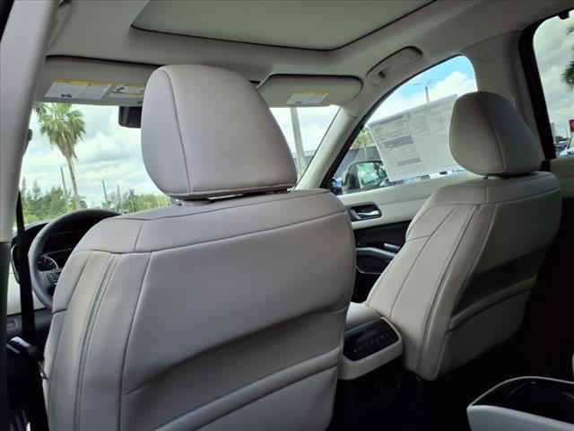 2025 Nissan Pathfinder SL