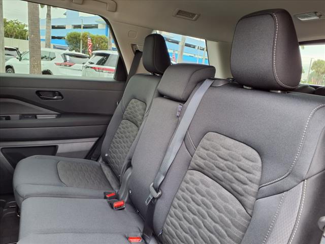 2025 Nissan Pathfinder S