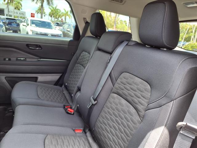 2025 Nissan Pathfinder S