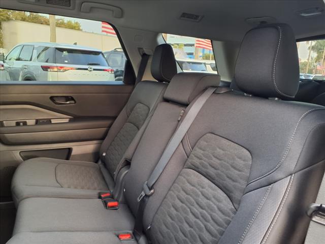 2025 Nissan Pathfinder S