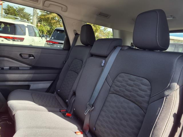 2025 Nissan Pathfinder S