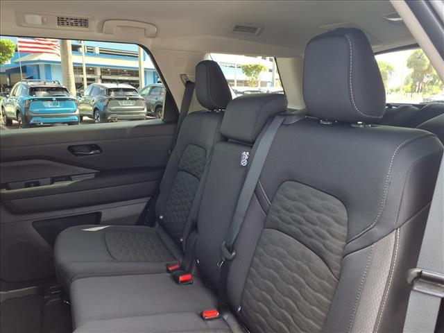 2025 Nissan Pathfinder S