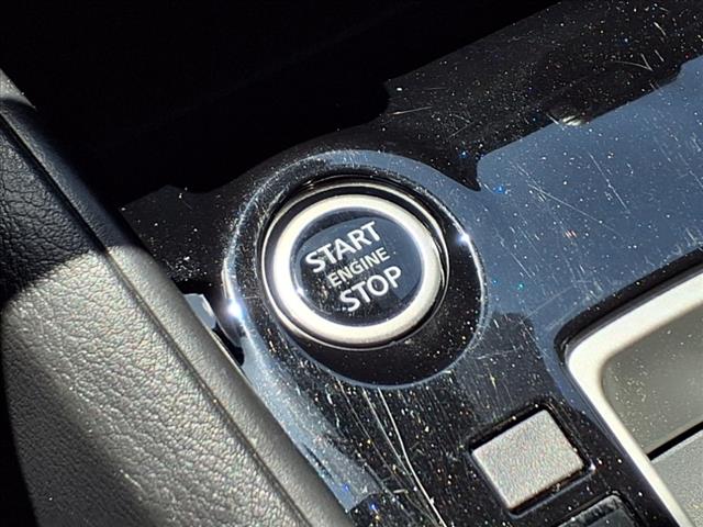 2023 Nissan Versa 1.6 SR