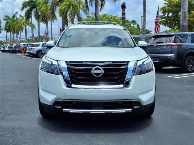 2025 Nissan Pathfinder SL