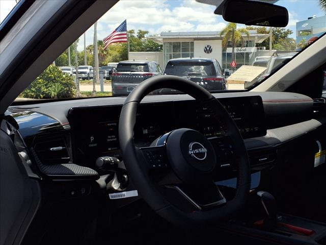 2025 Nissan Kicks SR