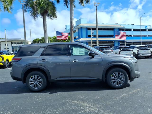 2025 Nissan Pathfinder S