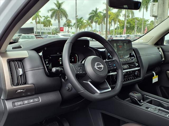 2025 Nissan Pathfinder Platinum