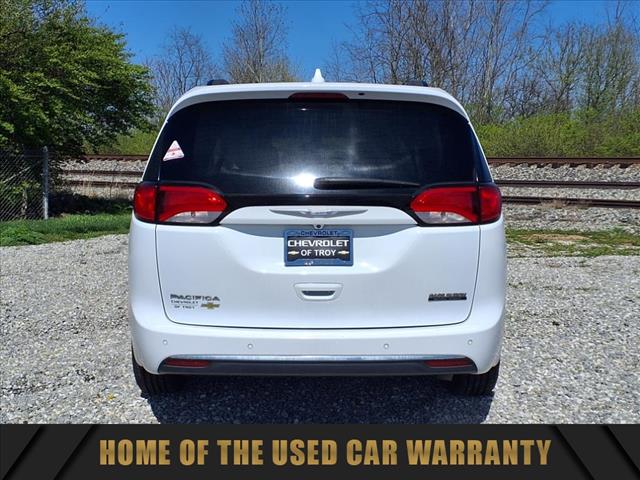 2017 Chrysler Pacifica Touring-L
