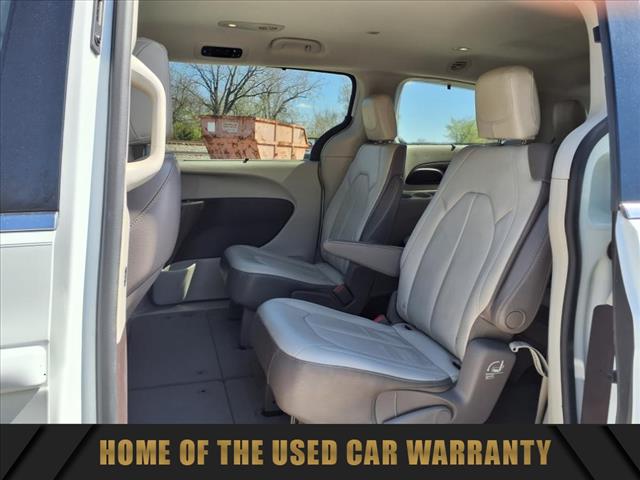 2017 Chrysler Pacifica Touring-L