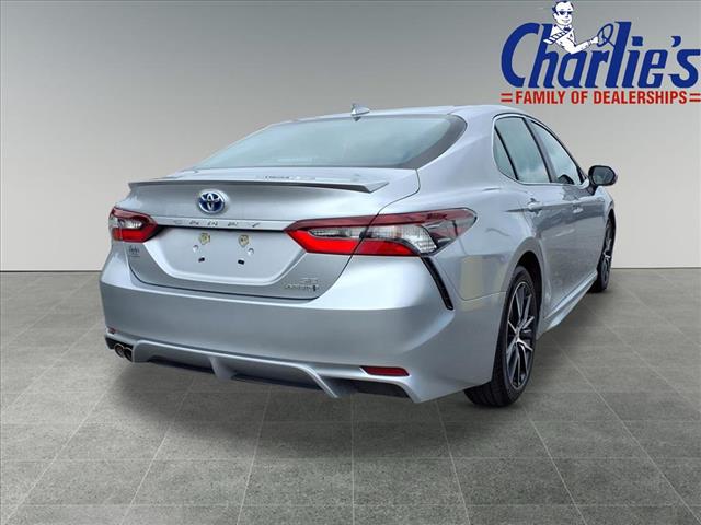 2022 Toyota Camry Hybrid SE
