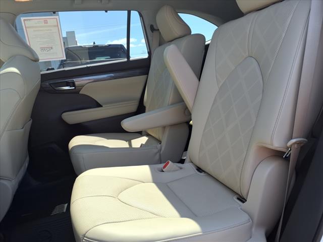 2021 Toyota Highlander Hybrid Platinum
