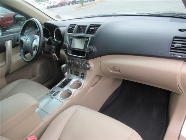 2013 Toyota Highlander SE