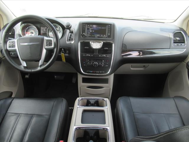 2014 Chrysler Town and Country Touring