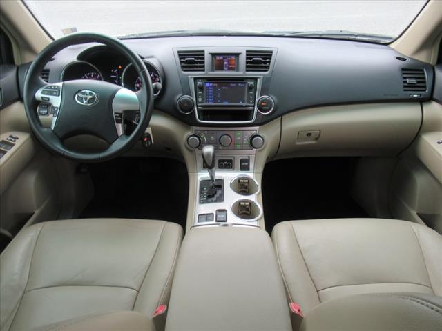 2013 Toyota Highlander SE