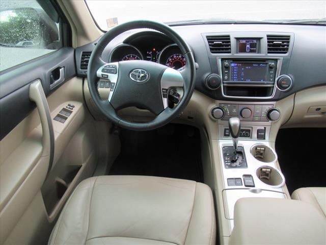 2013 Toyota Highlander SE