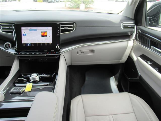 2023 Jeep Wagoneer Base
