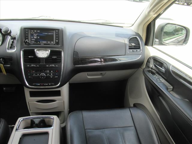 2014 Chrysler Town and Country Touring