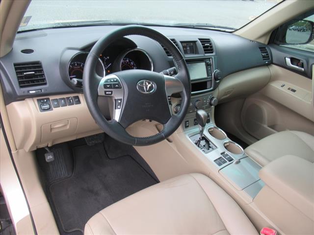 2013 Toyota Highlander SE