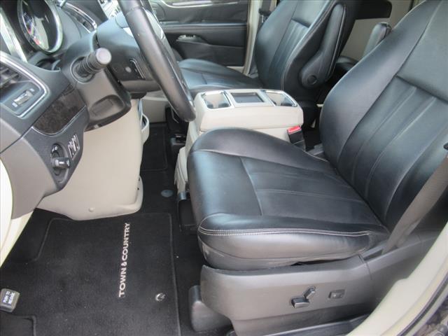 2014 Chrysler Town and Country Touring