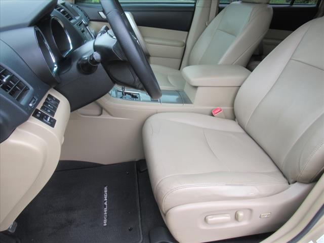 2013 Toyota Highlander SE