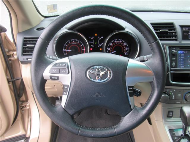2013 Toyota Highlander SE
