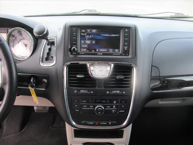 2014 Chrysler Town and Country Touring