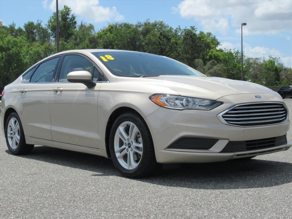 White Gold 2018 Ford Fusion SE Sedan Front-Wheel Drive 6-Speed Automatic