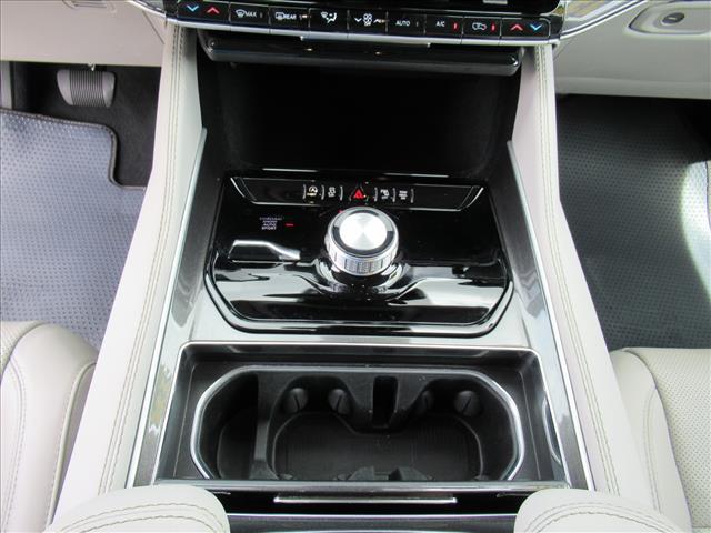 2023 Jeep Wagoneer Base