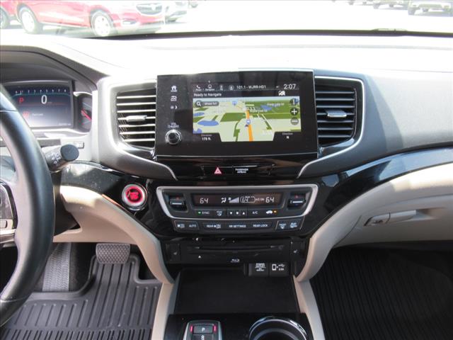 2022 Honda Pilot Touring w/Rear Captain's Chairs