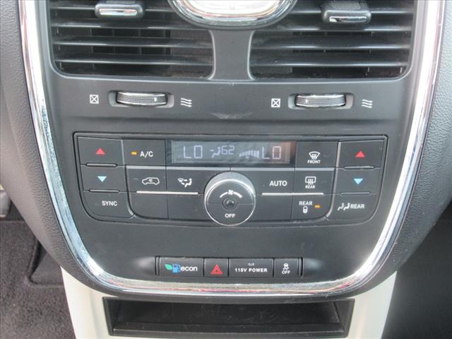 2014 Chrysler Town and Country Touring