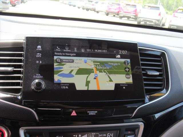 2022 Honda Pilot Touring w/Rear Captain's Chairs