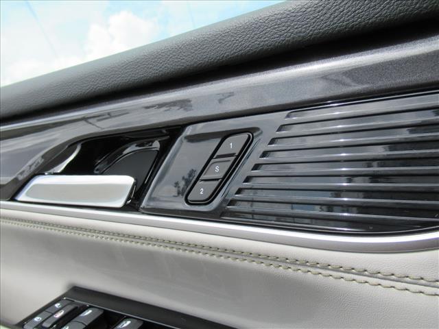 2023 Jeep Wagoneer Base