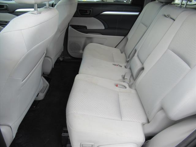 2016 Toyota Highlander LE