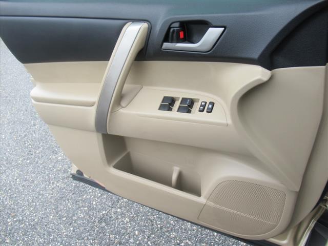2013 Toyota Highlander SE