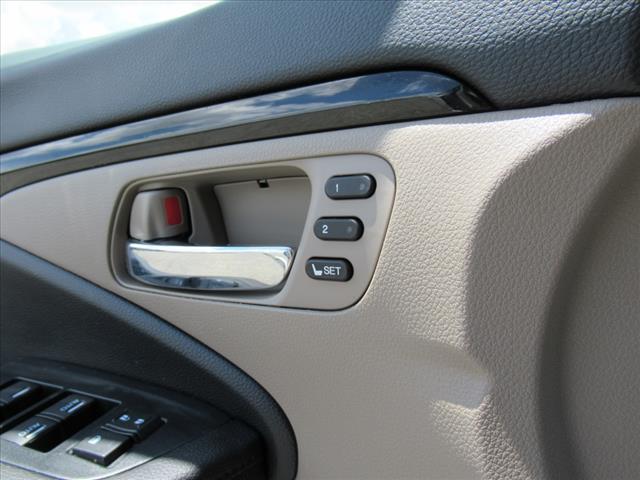 2022 Honda Pilot Touring w/Rear Captain's Chairs