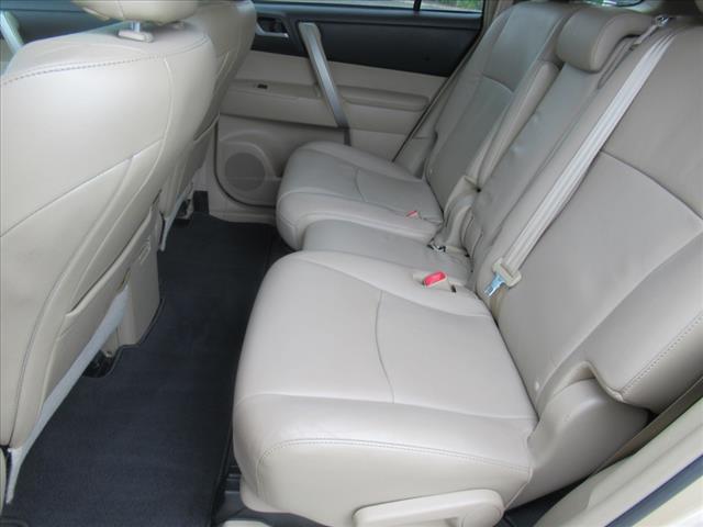 2013 Toyota Highlander SE