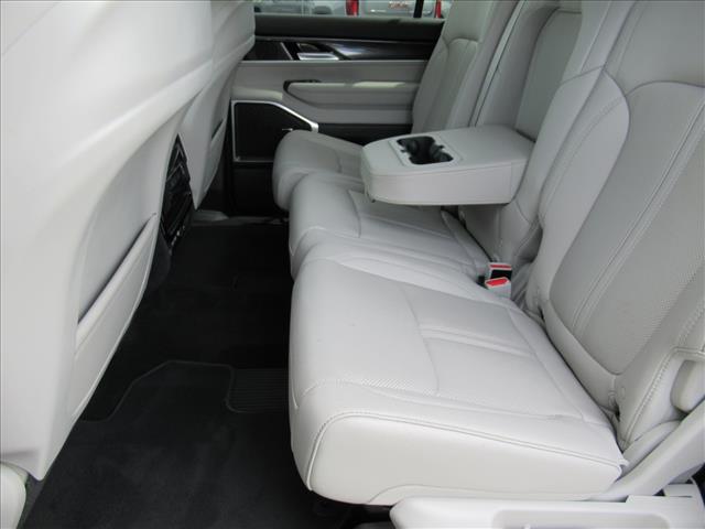 2023 Jeep Wagoneer Base