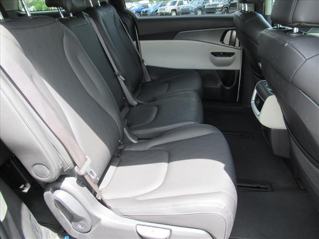 2023 Kia Carnival LX