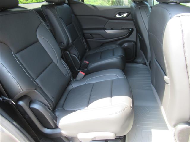 2022 GMC Acadia SLT