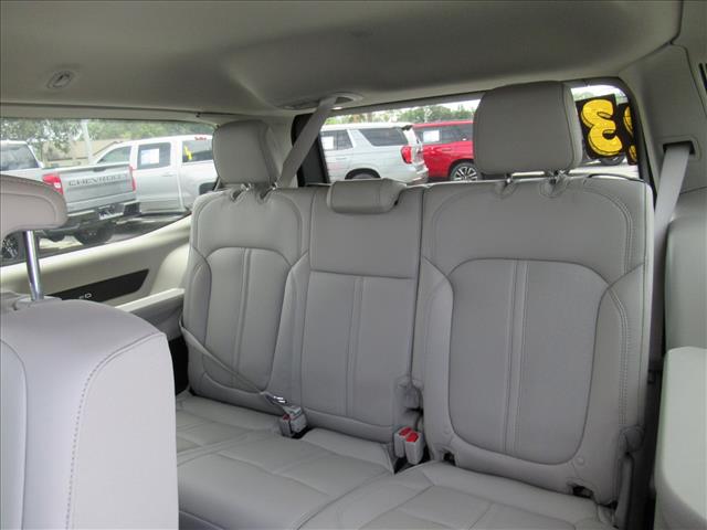 2023 Jeep Wagoneer Base