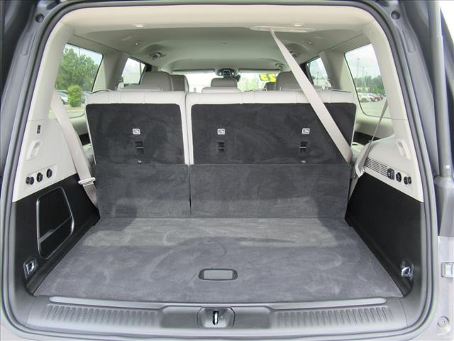2023 Jeep Wagoneer Base